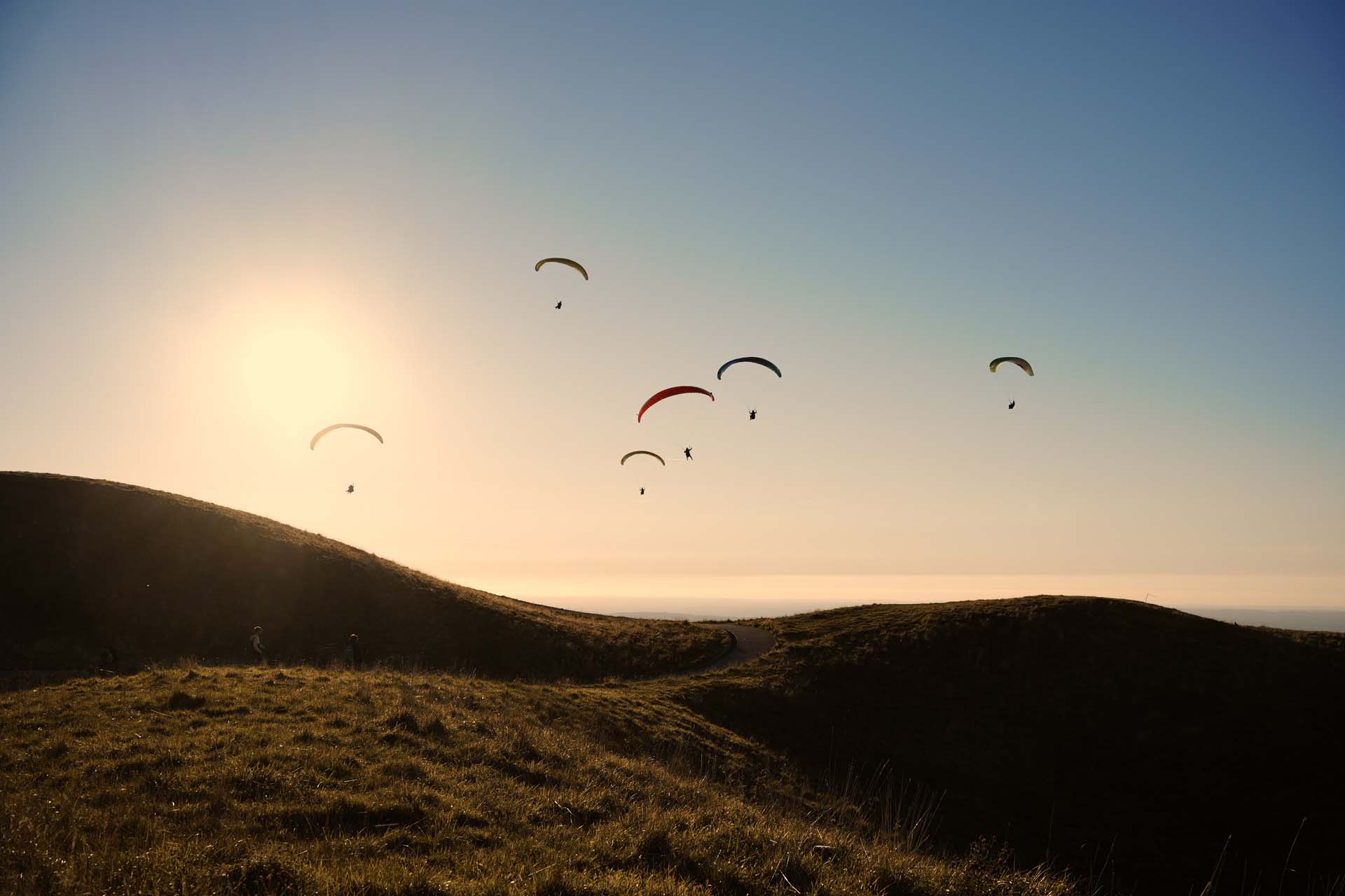 Parapente depuis le sommet du puy de Dôme, Crédit photo les Baroudeurs Liégeois
